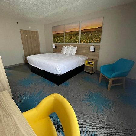 Days Inn By Wyndham Mandan Bismarck Area ภายนอก รูปภาพ