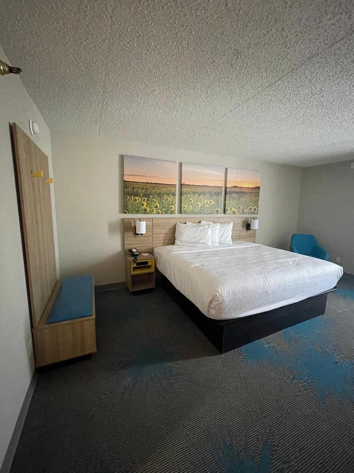 Days Inn By Wyndham Mandan Bismarck Area ภายนอก รูปภาพ