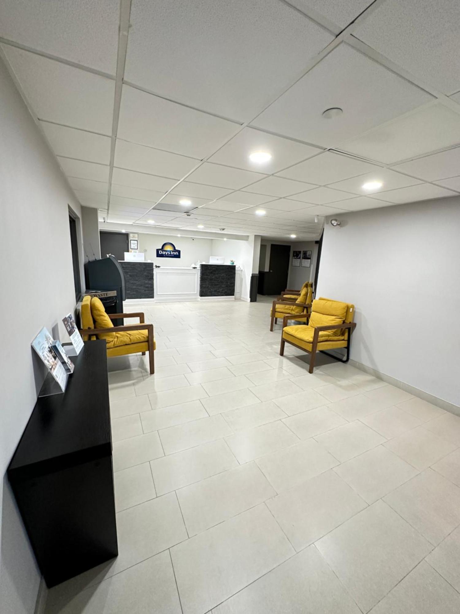 Days Inn By Wyndham Mandan Bismarck Area ภายนอก รูปภาพ